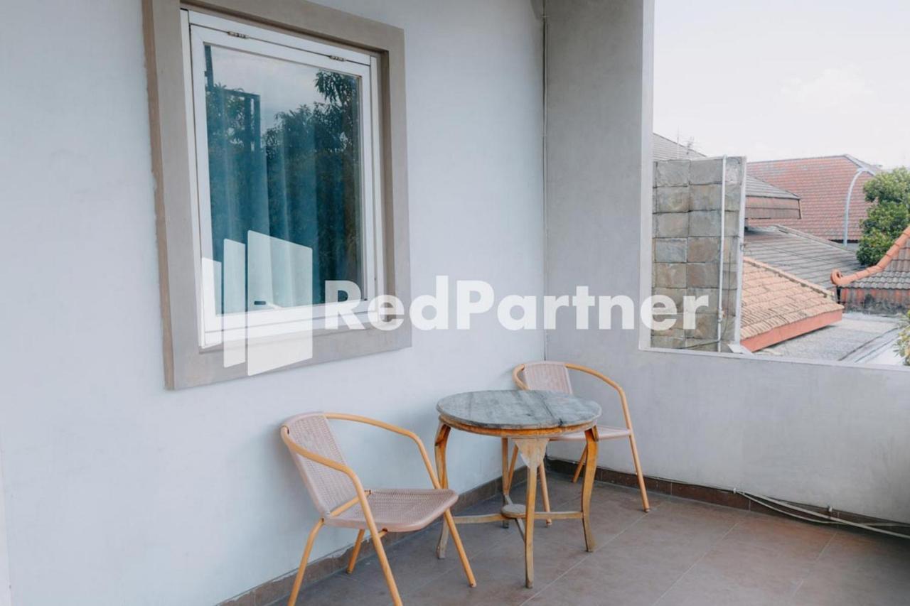 We Stay Residence Redpartner Surabaya Esterno foto