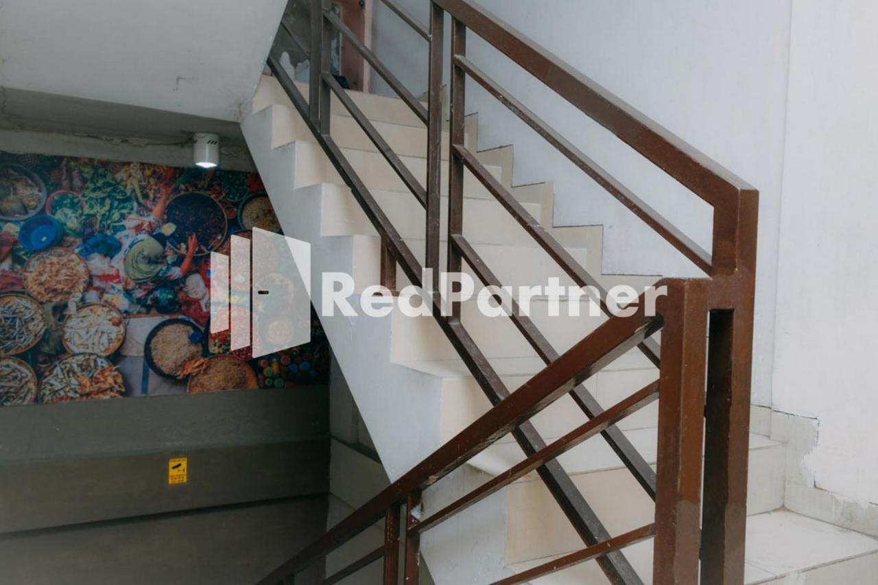 We Stay Residence Redpartner Surabaya Esterno foto